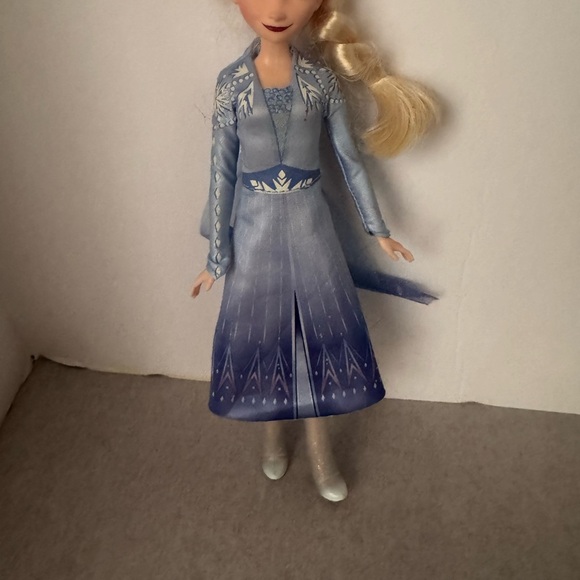 Disney Frozen 2 Singing ELSA Doll Hasbro - Picture 6 of 9